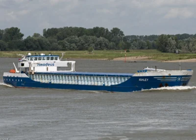 Ashley on river Rhine passing Hönnepel, 23-08-2010