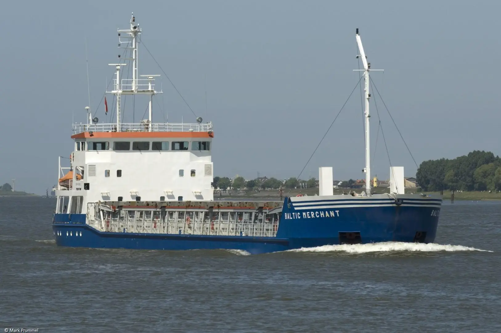Baltic Merchant passing Rozenburg, 24-05-2009