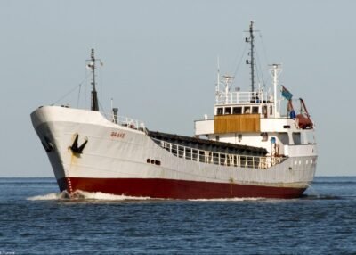 Brake on river Ems bound for Delfzijl, 18-10-2009