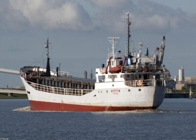 Brake on river Ems bound for Delfzijl, 18-10-2009