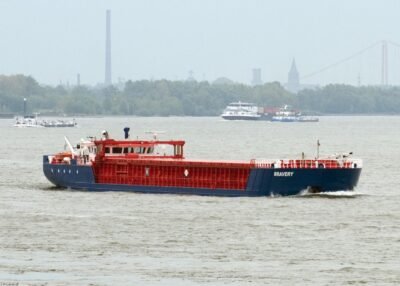 Bravery on river Rhine passing Tolkamer, 15-05-2010