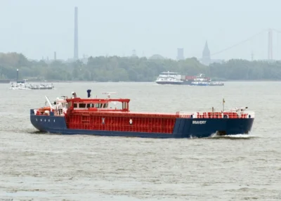 Bravery on river Rhine passing Tolkamer, 15-05-2010