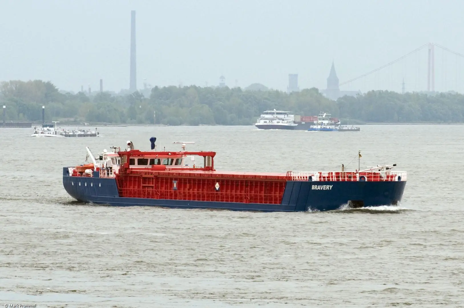 Bravery on river Rhine passing Tolkamer, 15-05-2010