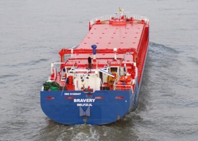 Bravery on river Rhine passing Tolkamer, 19-09-2008