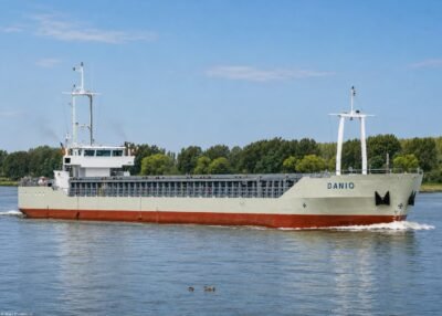 Danio inbound Rotterdam passing Rozenburg, 02-05-2008
