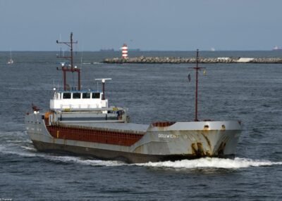 Douwent arriving in IJmuiden, 01-09-2012