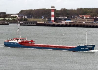 Eems Coast passing Hook off Holland, 11-10-2009