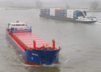 Eems Star on river Waal passing Nijmegen, 24-02-2009