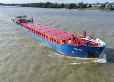 Eems Sun on river Rhine passing Tolkamer, 31-07-2021