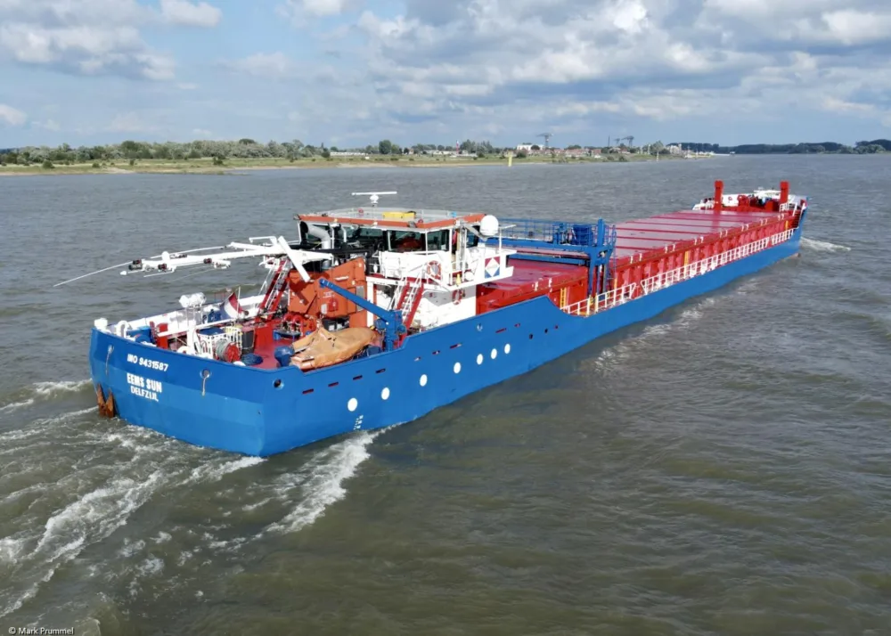 Eems Sun on river Rhine passing Tolkamer, 31-07-2021