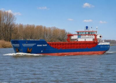 Eems Trader on river Rhine passing Spijk, 11-02-2007