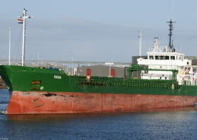 Eken arriving in Delfzijl, 02-01-2011