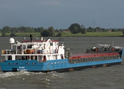 Elise on river Rhine passing Hönnepel, 12-06-2010