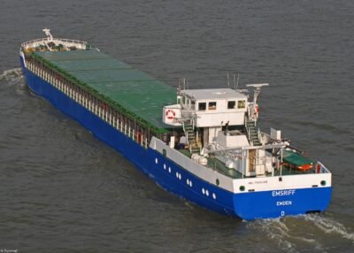 Emsriff on river Rhine passing Emmerich, 10-06-2008