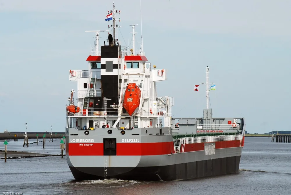 Loireborg departing from Delfzijl to Harlingen, 05-07-2008