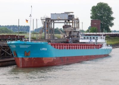 Lyrika loading salt in Ossenberg Rheinhafen, 18-06-2009