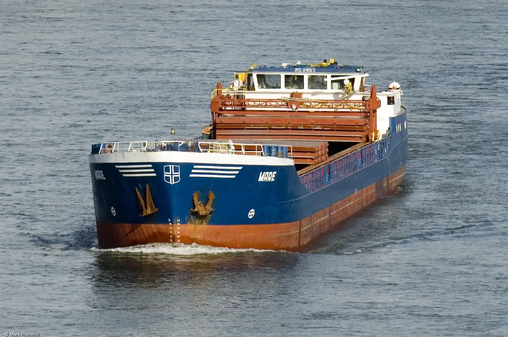 Mare on river Rhine passing Emmerich, 12-09-2009