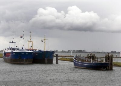 Mike and Yuko abandoned in Middelharnis, 11-10-2009