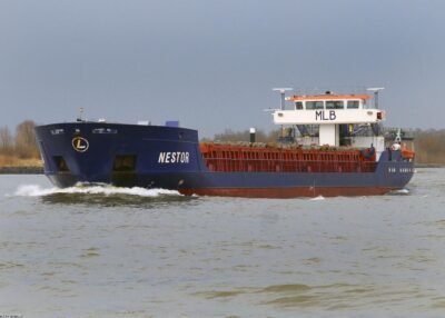 Nestor on river Rhine passing Spijk, 27-03-2009