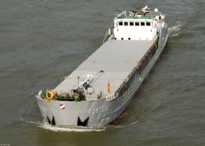 Oostzee on river Rhine passing Emmerich, 25-06-2009