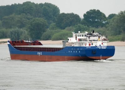 RMS Beeck on river Rhine passing Tolkamer, 06-06-2009