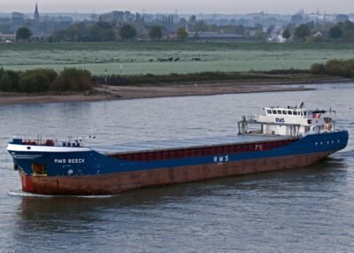 RMS Beeck on river Rhine passing Emmerich, 26-10-2010