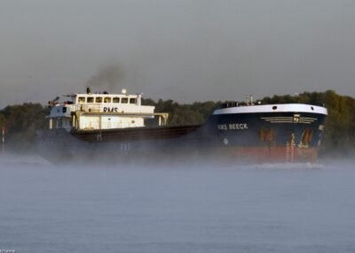 RMS Beeck on river Rhine passing Emmerich, 26-10-2010