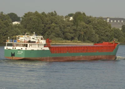 Sea Ems on river Rhine passing Millingen, 06-08-2009