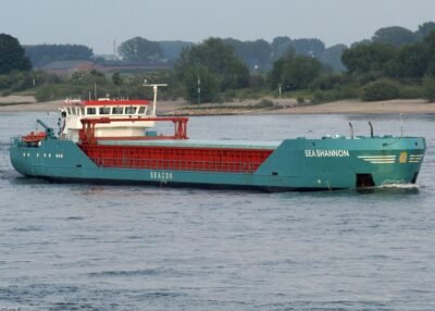 Sea Shannon on river Rhine passing Spijk, 07-05-2009