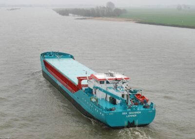 Sea Shannon on river Rhine passing Emmerich, 22-03-2009