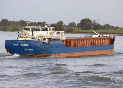 Sea Thames on river Rhine passing Hönnepel, 29-08-2009
