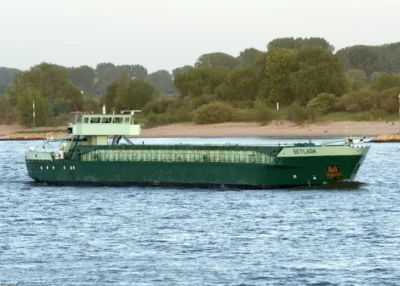 Setlark on river Rhine passing Spijk, 08-05-2009