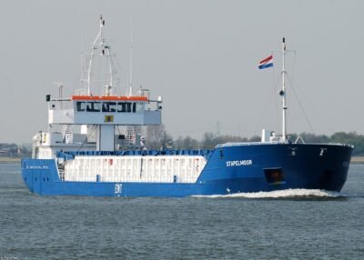 Stapelmoor passing Rozenburg, 14-04-2009