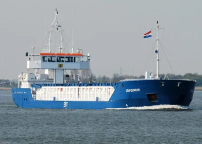 Stapelmoor passing Rozenburg, 14-04-2009