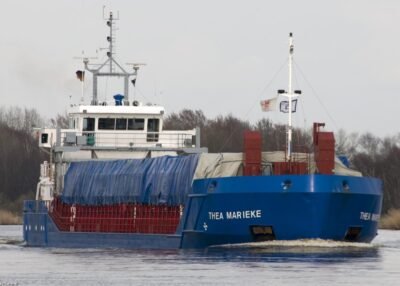 Thea Marieke in Kiel Canal passin Burg, 03-04-2010