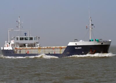 Valiant on river Scheldt passing Terneuzen, 30-08-2008