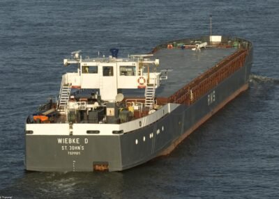 Wiebke D on river Rhine passing Emmerich, 13-09-2009