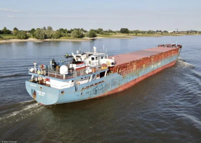 Wilson Main on river Rhine passing Millingen, 28-06-2022
