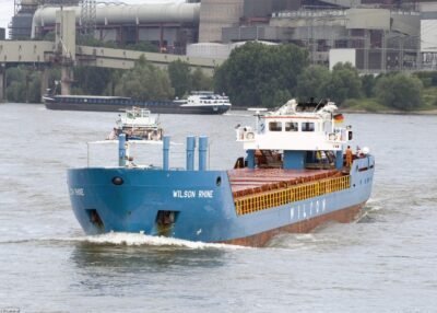 Wilson Rhine on river Rhine passing Götterswickerhamm, 20-06-2009