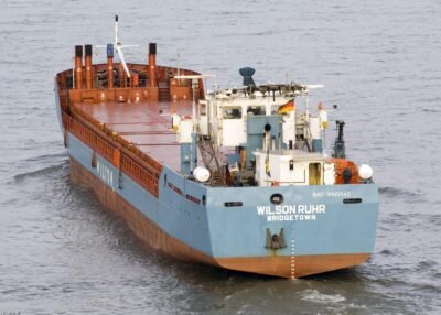 Wilson Ruhr on river Rhine passing Emmerich, 02-09-2009