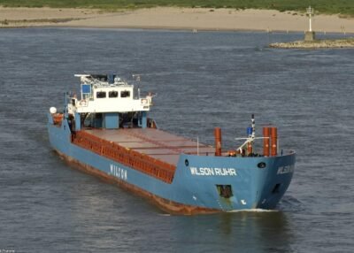 Wilson Ruhr on river Waal passing Nijmegen, 13-05-2009