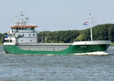 Delfin passing Rozenburg, 24-05-2009