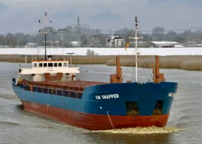 Hav Snapper on river Ems passing Leer, 03-01-2010