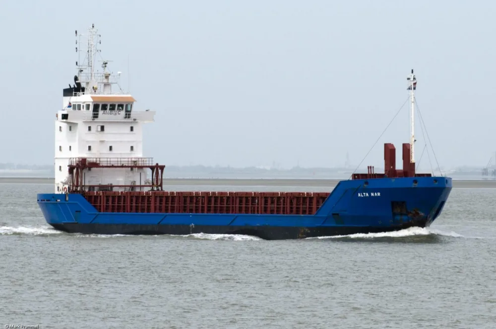 Alta Mar on river Scheldt passing Terneuzen, 30-04-2013