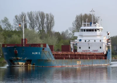 Alwis in Kiel Canal passing Burg, 09-05-2013