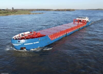 Amadeus Silver on river Rhine passing Xanten, 23-02-2022