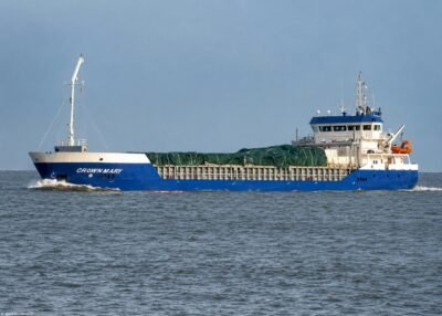 Crown Mary passing Cuxhaven, 28-08-2011