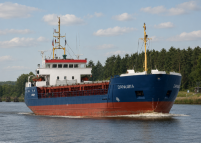 Danubia in Kiel Canal passing Breiholz, 31-05-2014