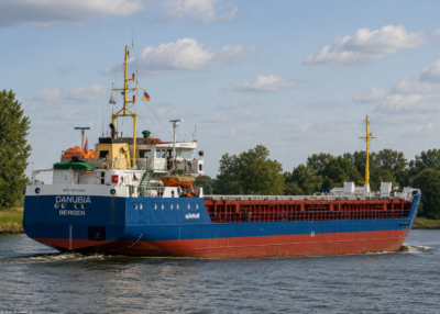 Danubia in Kiel Canal passing Breiholz, 31-05-2014