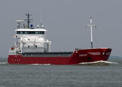 Diamant on river Scheldt passing Terneuzen, 17-05-2012